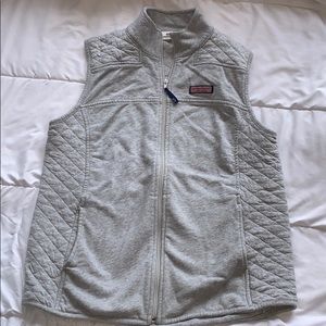 Vineyard Vines grey zip-up vest.